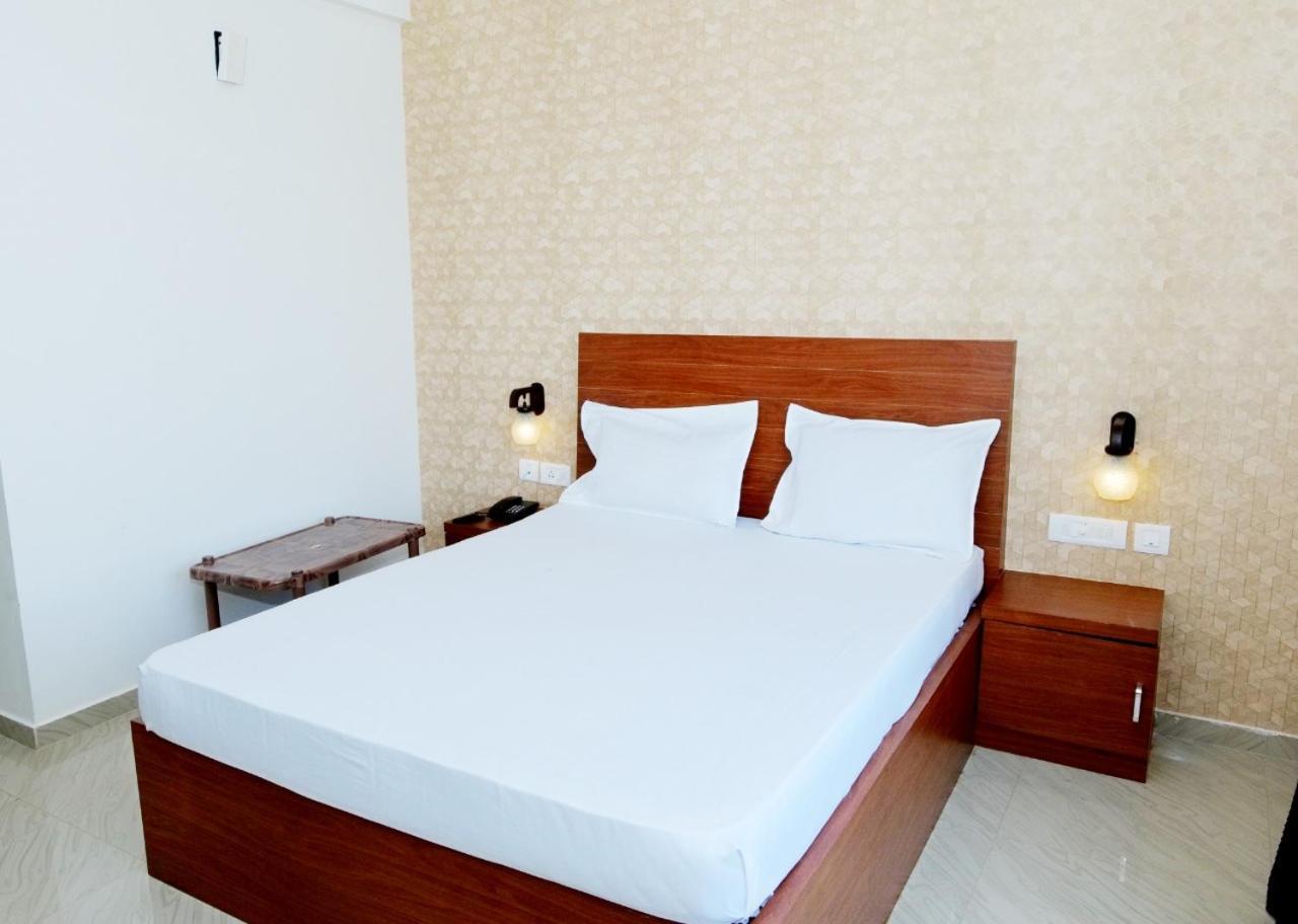 Dwarka Lodging & Boarding Mulki 외부 사진