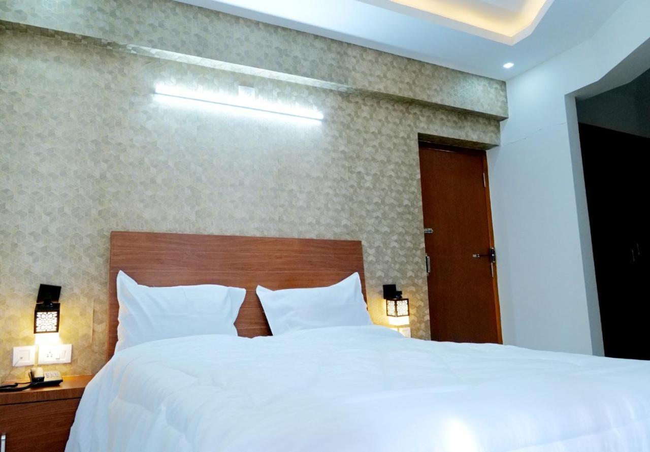 Dwarka Lodging & Boarding Mulki 외부 사진