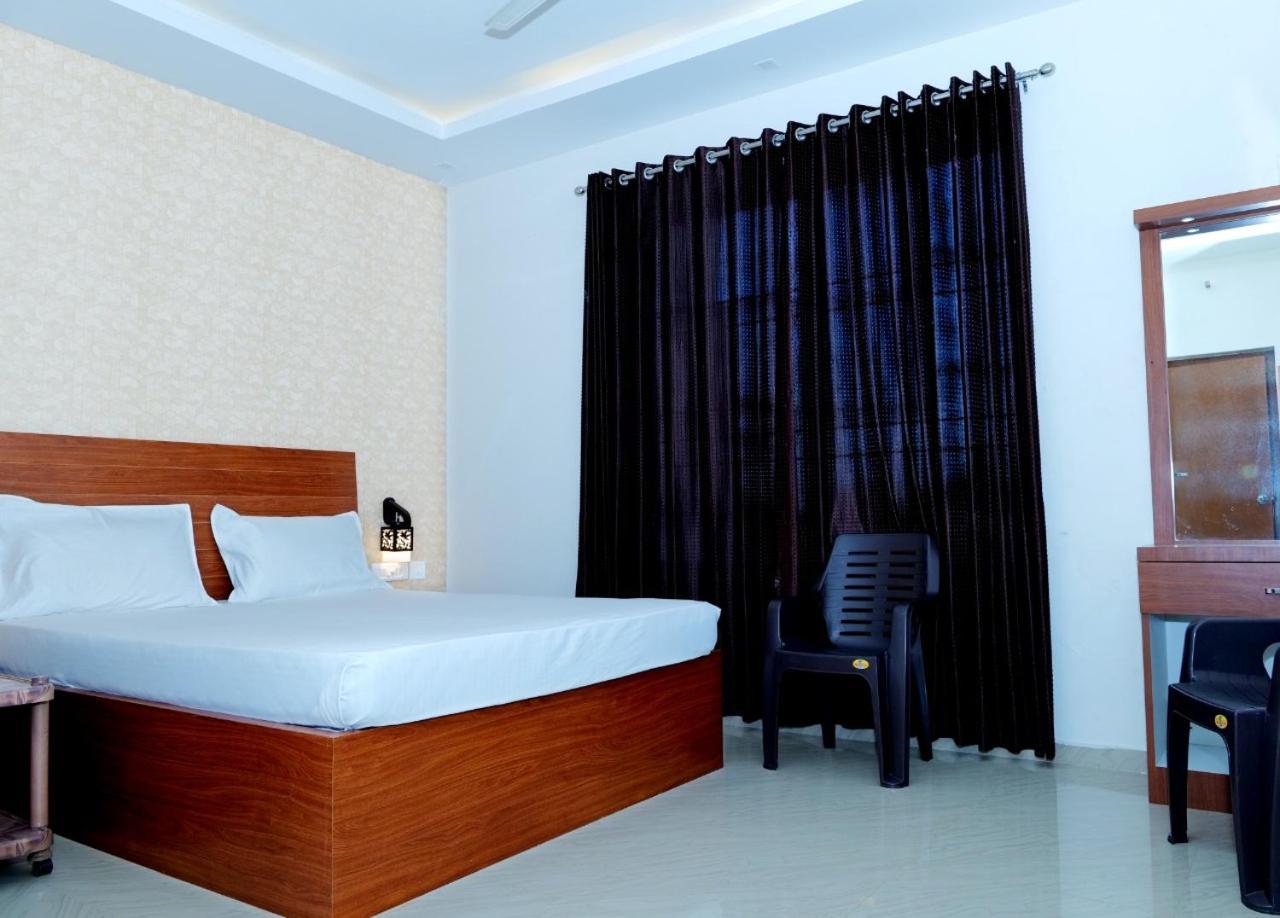 Dwarka Lodging & Boarding Mulki 외부 사진